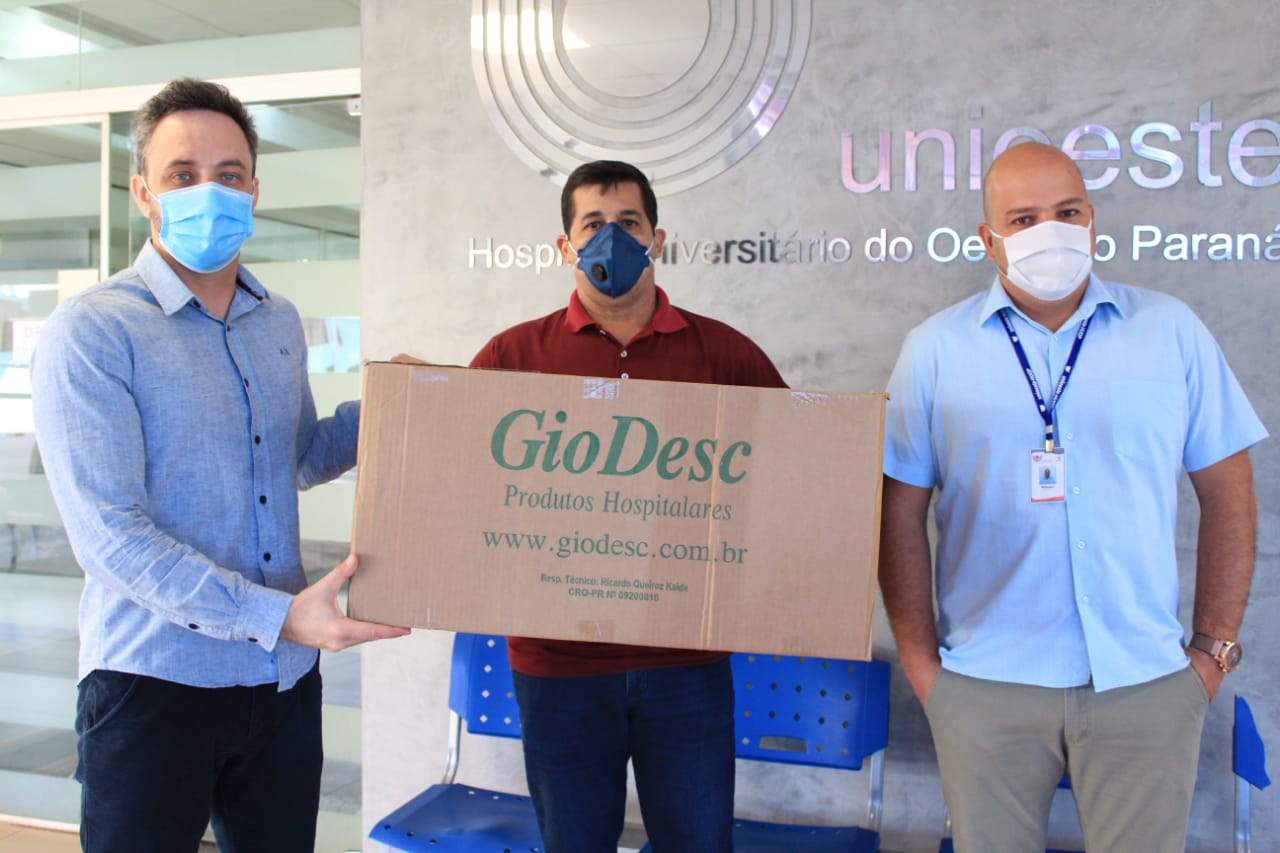 Huop doa máscaras de proteção facial para hospital municipal da região