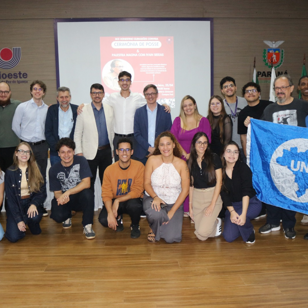 Nova gestão do DCE toma posse em Foz do Iguaçu com homenagem a líder estudantil histórico